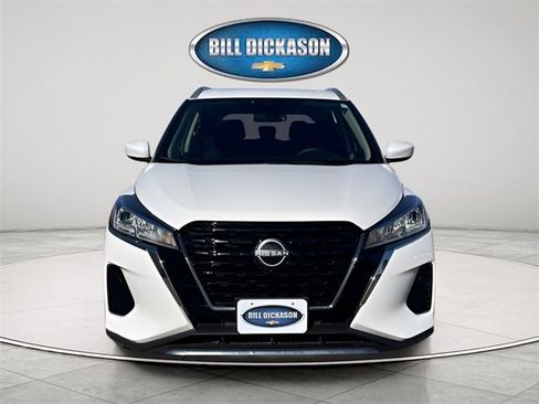Used 2024 Nissan Kicks SV image 2