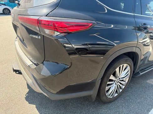 Used 2021 Toyota Highlander Platinum AWD/4WD image 4