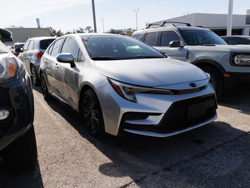 Used 2025 Toyota Corolla SE image 6