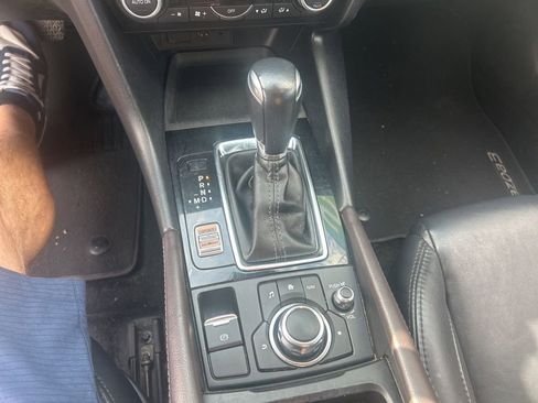 Used 2018 MAZDA MAZDA3 Touring FWD image 9
