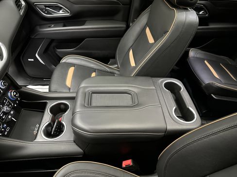 Used 2023 GMC Yukon XL AT4 image 44