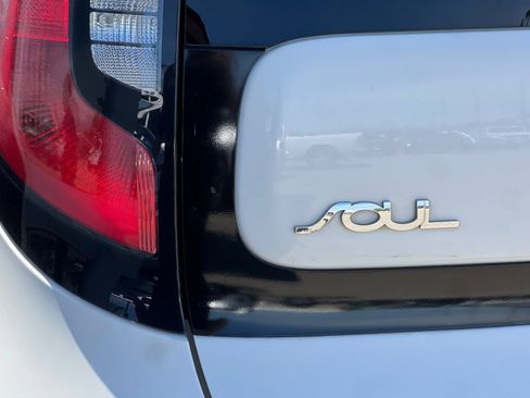 Used 2017 Kia Soul + w/ Designer's Package FWD image 27