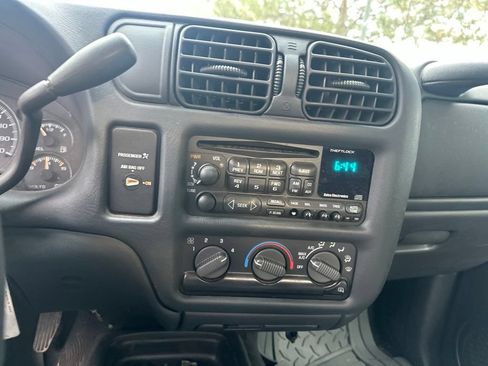 Used 2002 Chevrolet S10 Pickup LS w/ LS Preferred Equipment Group RWD image 6