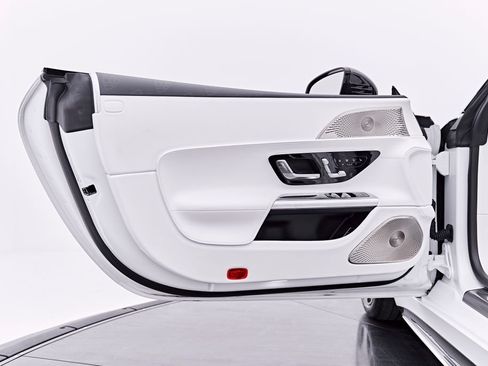 Used 2026 Mercedes-Benz Maybach SL 680 image 49