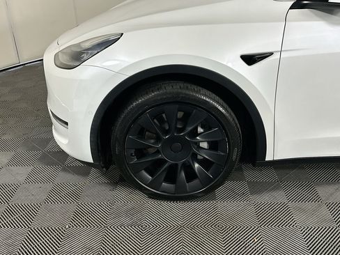 Used 2021 Tesla Model Y 2WD image 11