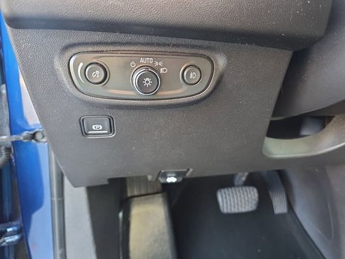 Used 2022 GMC Terrain SLT image 21