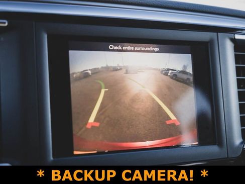 Used 2020 Chrysler Pacifica Touring-L image 3