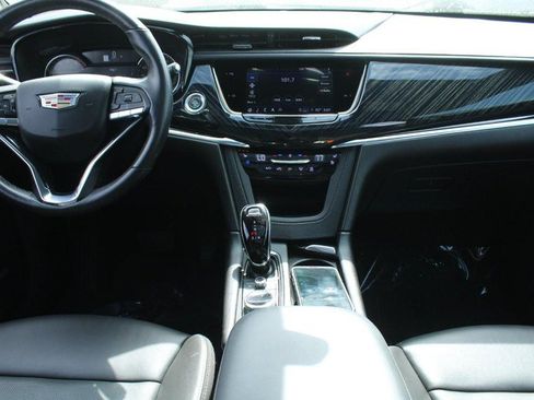 Used 2024 Cadillac XT6 Premium Luxury AWD/4WD image 13