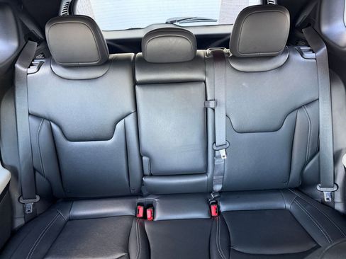 Used 2025 Jeep Compass Limited image 38