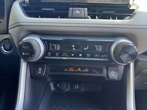 Used 2025 Toyota RAV4 XLE AWD/4WD image 28