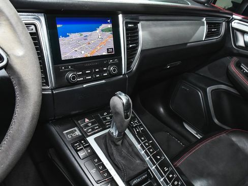 Used 2018 Porsche Macan GTS image 36