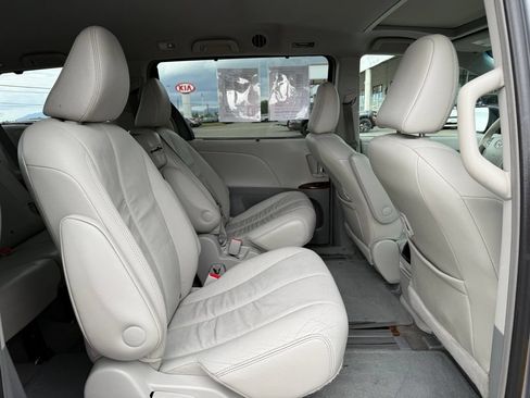 Used 2012 Toyota Sienna XLE FWD image 13
