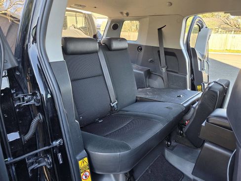 Used 2009 Toyota FJ Cruiser Base 4x4 4dr SUV 5A image 32