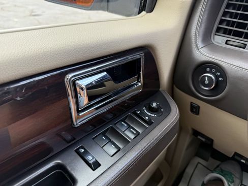 Used 2017 Lincoln Navigator L Reserve RWD image 39