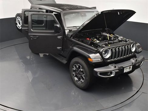 New 2025 Jeep Wrangler Sahara image 25