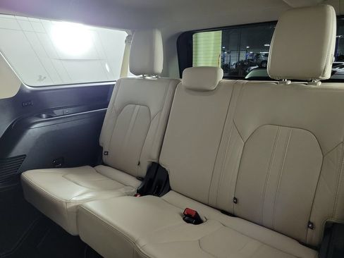 Used 2023 Ford Expedition Max Platinum RWD image 11