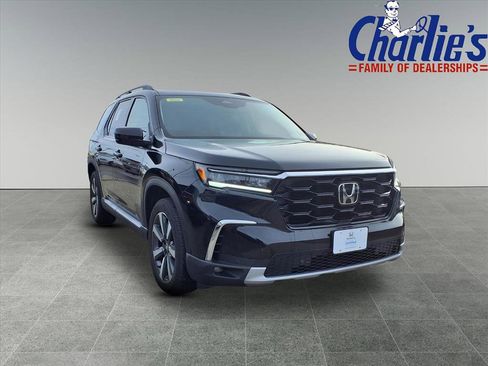 Used 2024 Honda Pilot Touring image 3