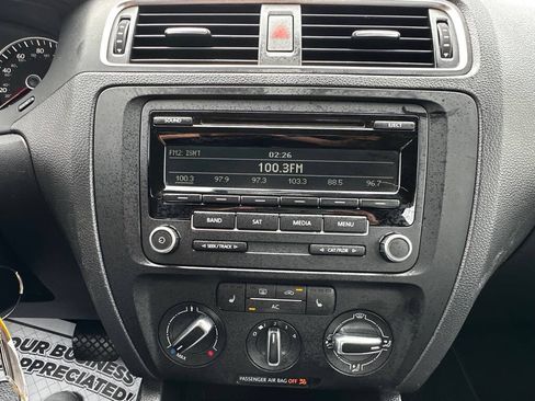 Used 2012 Volkswagen Jetta SE FWD image 16