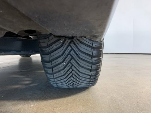 Used 2020 Toyota Avalon Limited image 41