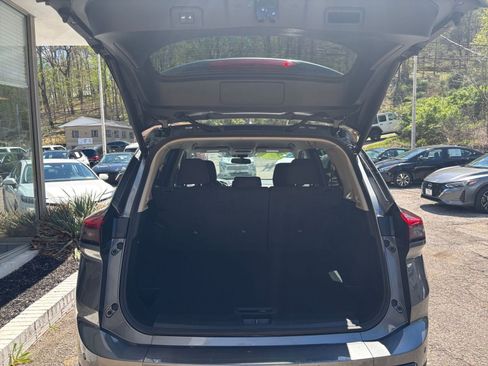 Used 2025 Nissan Rogue SV FWD image 33