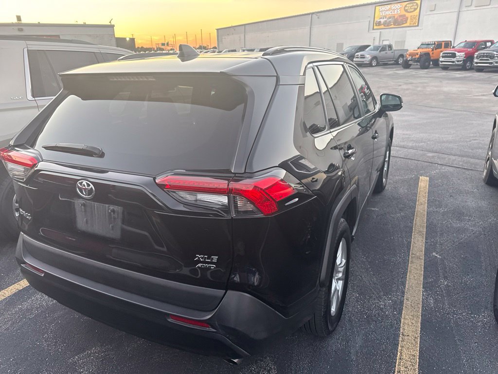 Used 2021 Toyota RAV4 XLE w/ XLE Grade Weather Package AWD/4WD image 8