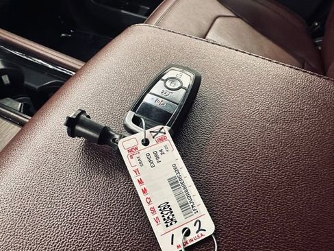 Used 2024 Ford Expedition Limited image 32