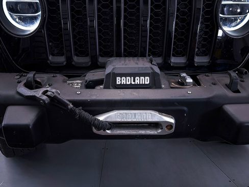 Used 2021 Jeep Gladiator Mojave AWD/4WD image 2