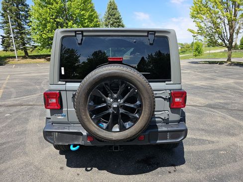 Used 2023 Jeep Wrangler Unlimited Sahara w/ Cold Weather Group AWD/4WD image 5