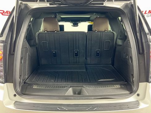 Used 2025 Chevrolet Suburban High Country AWD/4WD image 29