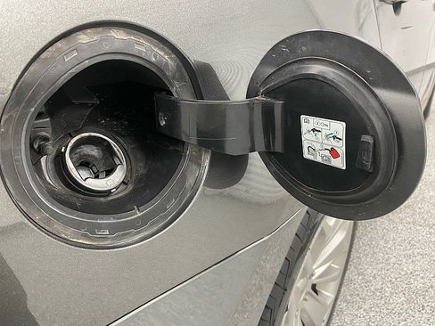 Used 2017 Ford Taurus Limited w/ Driver Assist Package image 13