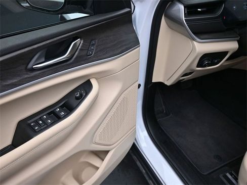 Used 2025 Jeep Grand Cherokee L Limited w/ Luxury Tech Group II image 14