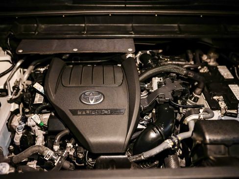 Certified 2023 Toyota Highlander XLE image 30