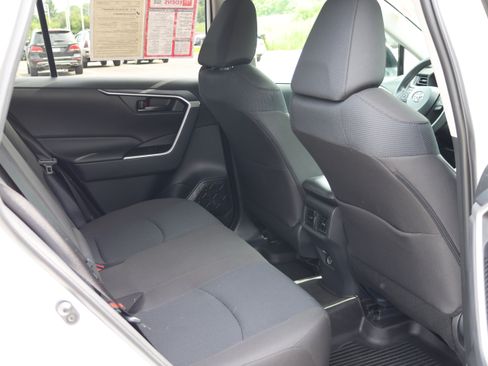 Used 2025 Toyota RAV4 LE AWD/4WD image 18