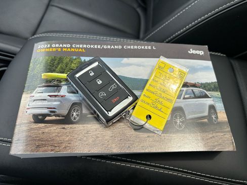 Used 2023 Jeep Grand Cherokee Overland w/ Advanced Protech Group III AWD/4WD image 37