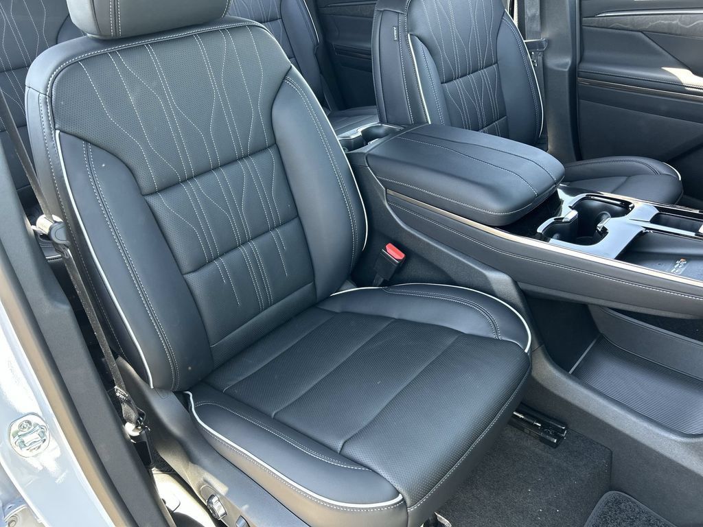 Used 2026 Buick Enclave Avenir w/ Super Cruise Package FWD image 29
