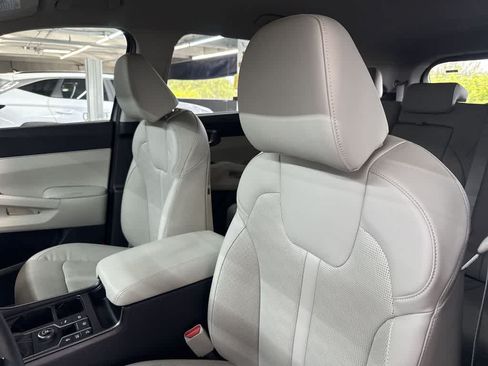 Used 2025 Kia Sorento S FWD image 14