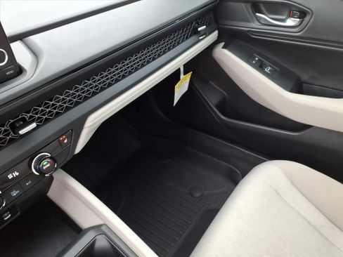 Used 2024 Honda Accord EX image 36
