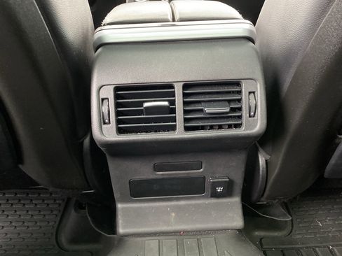 Used 2019 Land Rover Range Rover Velar R-Dynamic SE image 25