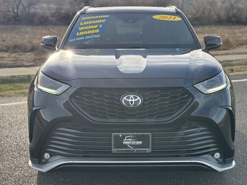 Used 2021 Toyota Highlander XSE image 2