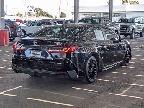 Used 2025 Toyota Camry SE FWD image 4