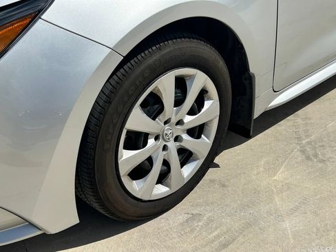 Used 2025 Toyota Corolla LE FWD image 9