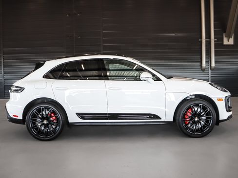 Used 2025 Porsche Macan GTS image 11