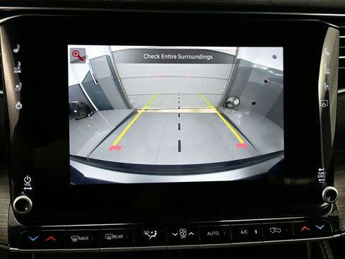 Used 2024 Jeep Wagoneer Series II w/ Flexible Seating Group image 21