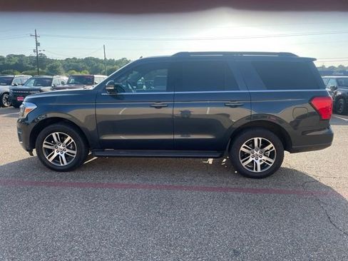 Used 2024 Ford Expedition XLT RWD image 6