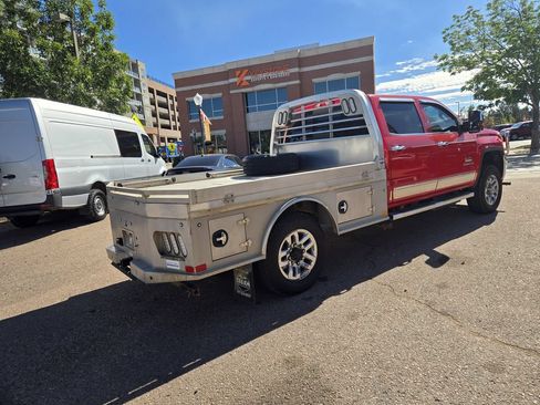 Used 2019 GMC Sierra 2500 SLT w/ Duramax Plus Package AWD/4WD image 9