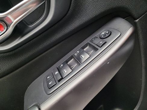 Used 2019 Jeep Cherokee Latitude w/ Popular Appearance Group AWD/4WD image 27