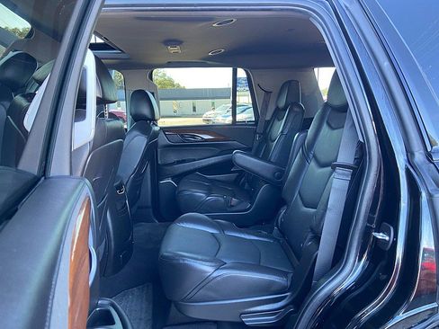 Used 2020 Cadillac Escalade Luxury w/ Escalade Sport Edition AWD/4WD image 9