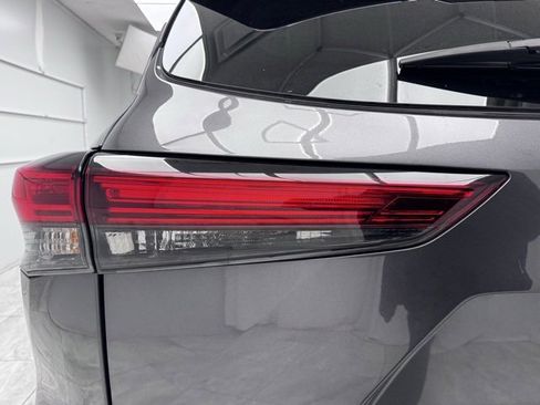 Used 2023 Toyota Highlander LE image 14