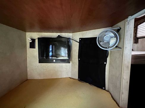 Used 2011 Ford E-450 and Econoline 450 Super Duty w/ Motorhome Prep Pkg image 24