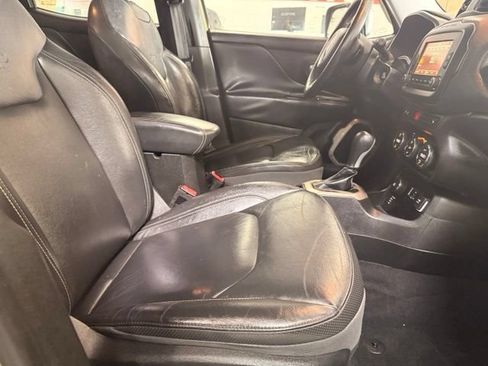 Used 2015 Jeep Renegade Limited AWD/4WD image 28